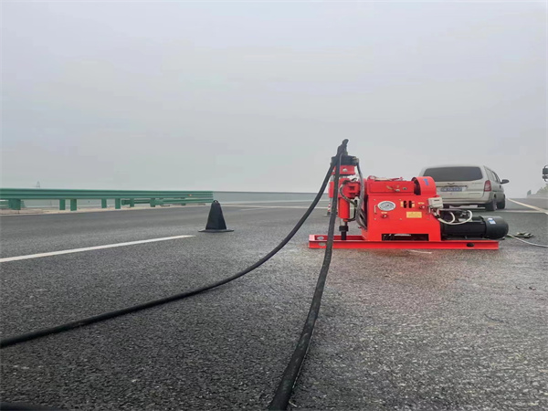 德格马路路基路面开裂下沉注浆加固灌浆